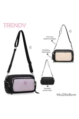 Bandolera tipo puffer color beige con correa negra regulable.