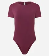 Body femenino de manga corta, color rojo vibrante, con cuello redondo y ajuste ceñido al cuerpo.