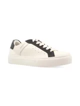 Sneaker de cuero vacuno con estampado de camuflaje y suela marrón.