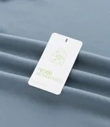 Remera deportiva masculina color azul marino, de corte comfort, cuello redondo y manga corta. Confeccionada en tech fleece con tecnología Dry, que permite la transpiración y secado rápido.