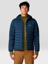 Campera negra con capucha, rellena de plumón de 650 cuins. Confeccionada en tejido Pertex® Quantum resistente al agua. Cuenta con cierre frontal, bolsillos laterales con cierre y un bolsillo en el pecho con cierre. Se puede guardar en su propio bolsillo.