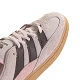 Championes Adidas Handball Spezial ST color lila con detalles en marrón y suela de goma color caramelo.