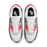 Zapatillas Nike Air Max 90 Lv8 de mujer, con capellada blanca, detalles en gris, negro y rojo.