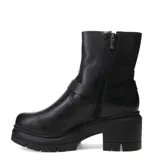 Bota de cuero negra con detalle de tira, tacón grueso y suela de goma.