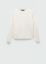 Sweater color crema de tejido de punto grueso con cuello redondo y mangas largas.