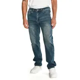 Pantalón de jean color verde militar, de corte slim, con cinco bolsillos y logo CAT en la parte trasera.