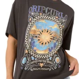 Remera negra de algodón con estampado circular en el frente que incluye el logo de Rip Curl, un paisaje con el sol y la inscripción "Crafted for the search. Quality product".