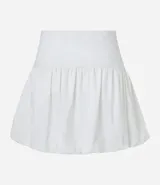 Minifalda blanca de bengalina con cintura elastizada y corte globo.