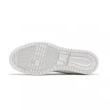 Championes Converse Weapon de cuero blanco con detalles en beige.