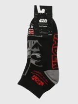 Calcetines cortos negros con talón y puntera en gris, con diseño de Darth Vader y logos de Star Wars y Hush Puppies en rojo.