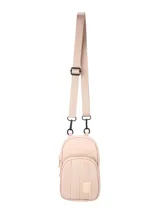 Bandolera pequeña color beige con correa larga regulable y cierre superior.