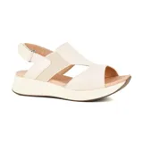 Sandalias negras de cuero sintético con plataforma y ajuste con hebilla.