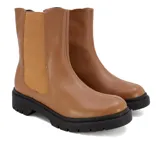 Bota de cuero color gris topo, con elásticos laterales y suela track negra.