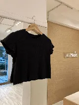 Remera blanca de morley de algodón, básica, de manga corta y corte ajustado.