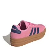 Championes Adidas VL Court Bold de mujer, color rosa con detalles en azul marino y suela marrón de plataforma. Confeccionados en gamuza y cuero.
