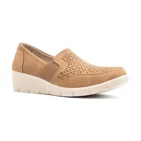 Zapato casual Korium Confort Thia 491 de mujer, color negro, con elásticos laterales, capellada con perforaciones y taco bajo.