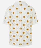 Camisa masculina de corte boxy, color crudo con diseño calado de ganchillo y girasoles color mostaza.