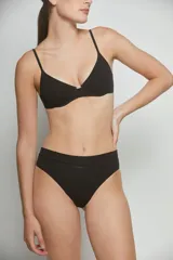Bombacha vedetina clásica color beige de algodón y lycra.