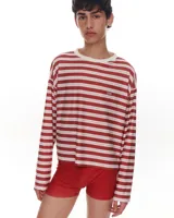 Microshort de lycra color rojo, de corte ajustado y tiro medio.