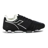 Championes de fútbol Diadora MD Force Pro, color negro con detalles en blanco.