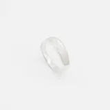 Anillo de plata 925 con incrustación rectangular de nácar.