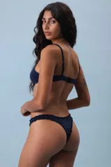 Vedetina de algodón color beige melange, con terminaciones fruncidas y corte less.