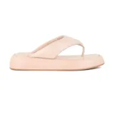 Sandalias casuales color nude, con plataforma y tira ancha acolchada.