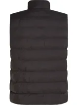 Chaleco negro acolchado con cuello alto y cierre de cremallera. Cuenta con dos bolsillos laterales y logo de Tommy Hilfiger bordado en el pecho.