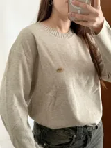 Sweater color visón de pana fina, talle único adaptable hasta un L.