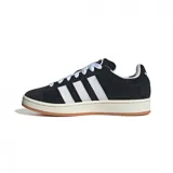 Championes Adidas Campus 00S de gamuza negra con las tres tiras laterales en blanco, cordones blancos y suela de goma color caramelo.