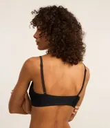 Top de bikini negro con breteles finos regulables y costuras contrastantes en color blanco.