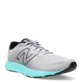 Championes New Balance 420 V3 de running, color gris con detalles en negro y celeste.