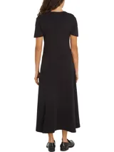 Vestido midi negro de algodón con cuello redondo, mangas cortas y corte evasé. Presenta detalles de botones dorados en los hombros y logo de la marca bordado en la manga.