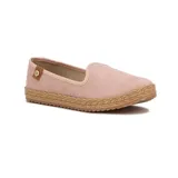 Zapatilla casual color arena de diseño cómodo y suela trenzada.