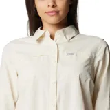 Camisa de manga larga color beige claro, con protección solar UPF 50, secado rápido Omni-Wick, ventilación, mangas enrollables con lengüetas y bolsillos en el pecho. Ideal para senderismo.