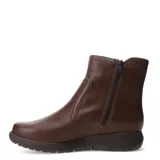 Botas cortas de cuero marrón con cierre lateral y suela de goma.