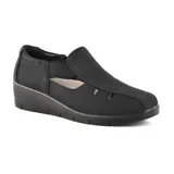 Zapato casual negro de Korium Confort con taco corrido y detalle de elástico.