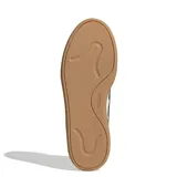 Championes Adidas Court Block color crema con detalles en gris oscuro y suela marrón. Presentan las tres tiras características de la marca en los laterales.