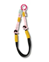 Cuerda mediana multicolor con mosquetón para colgar en carteras, bolsos, llaveros o accesorios.