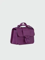 Bandolera Longchamp modelo Box-Trot XS, color fucsia, con correa fina ajustable y logo circular metálico en el frente.
