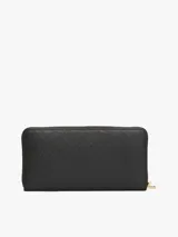 Billetera Tommy Hilfiger negra con diseño de monogramas TH en relieve y cierre de cremallera.