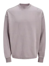 Buzo lila de cuello redondo y manga larga, con corte holgado y puños acanalados.