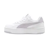 Championes urbanos Puma Court Lally Skye, color blanco con detalles en lila. Confeccionadas con materiales reciclados y plantilla SoftFoam+.