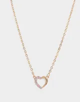 Cadena dorada con dije de corazón con piedras de zirconia rosas y blancas.