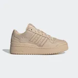 Championes de cuero color beige con diseño de proporciones exageradas y cierre de encaje.