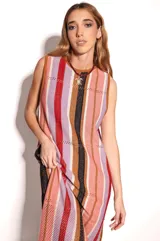 Vestido largo de tejido de punto con lurex y calados, corte suelto y sin mangas.