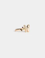 Anillo dorado con forma de corazón.