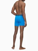 Pack de tres bóxer brief Calvin Klein Intense Power, confeccionados en mezcla de poliéster y elastano, con bolsa contorneada y cinturilla elástica con el logo de la marca.