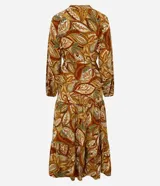 Vestido midi de viscosa con estampado de follaje en tonos marrones y verdes. Tiene cuello en V, cierre frontal con botones, mangas largas con elástico en los puños y corte evasé.