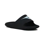 Chancletas negras con logo Diadora blanco.